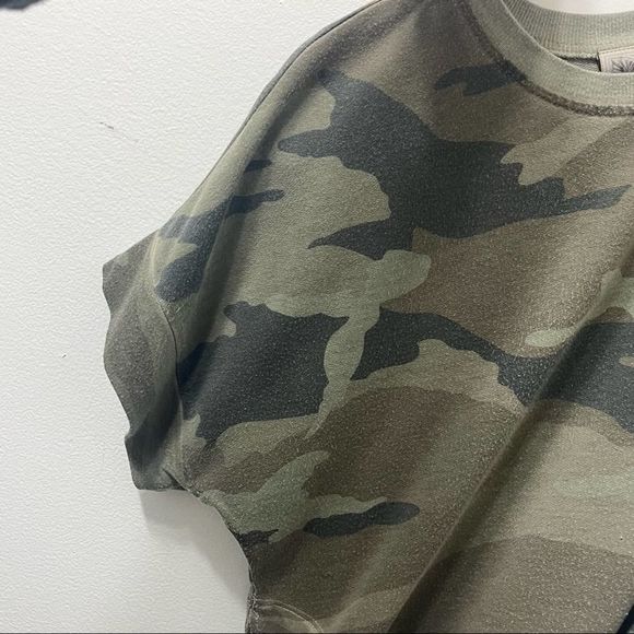 Boutique Camo Top, Short Sleee, Size Small - Picture 7 of 7